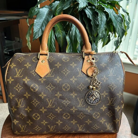 New RUSTIC CLOVER Bag Charm Gold Tone - Picture 4 of 7